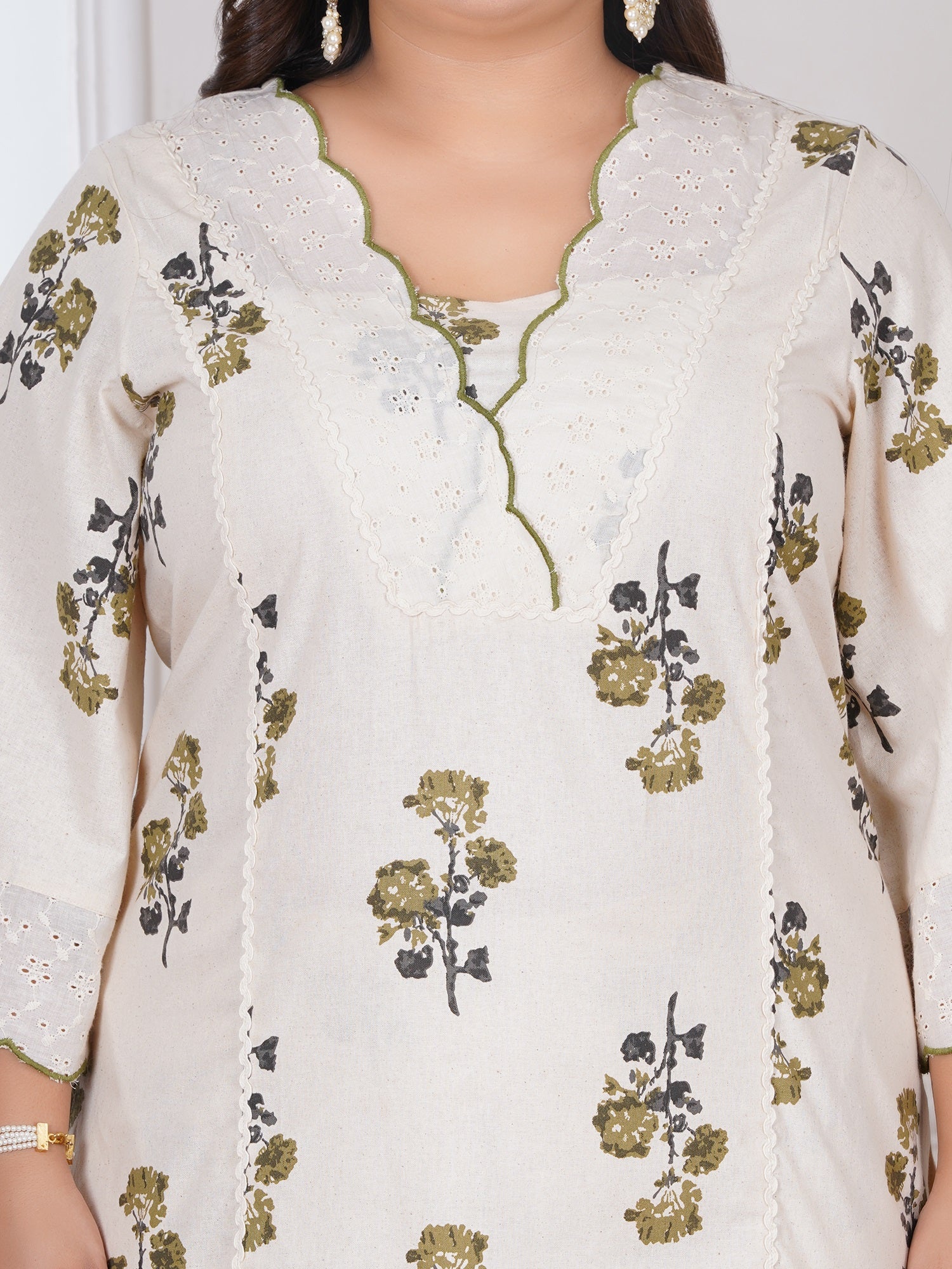 Women Floral Printed Regular Pure Cotton Kurta with Trousers